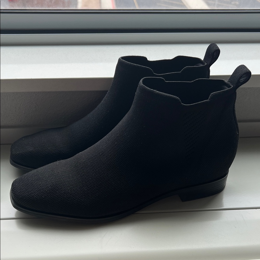 Vivaia Women’s Black Ankle Boots